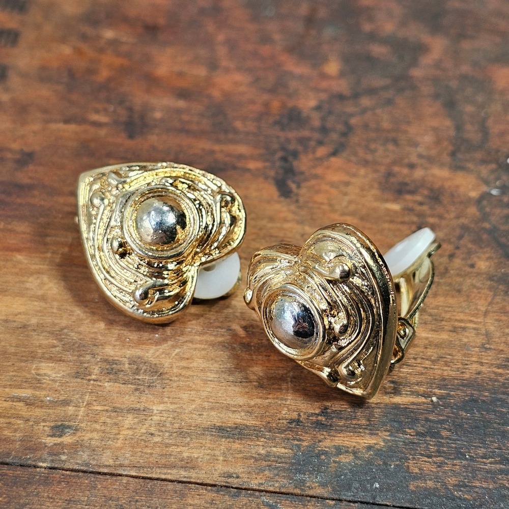 Gold Heart Clip On Earrings Womens OS Ornate Cabochon Vintage Textured